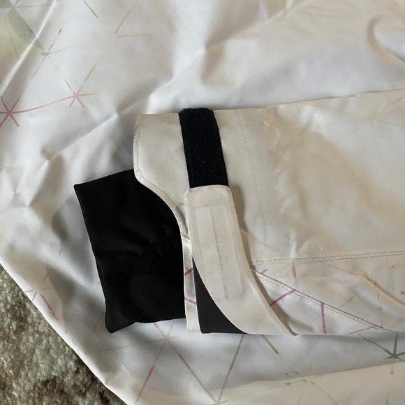 686 snowboarding jacket USED 1 TIME - Picture 4 of 5